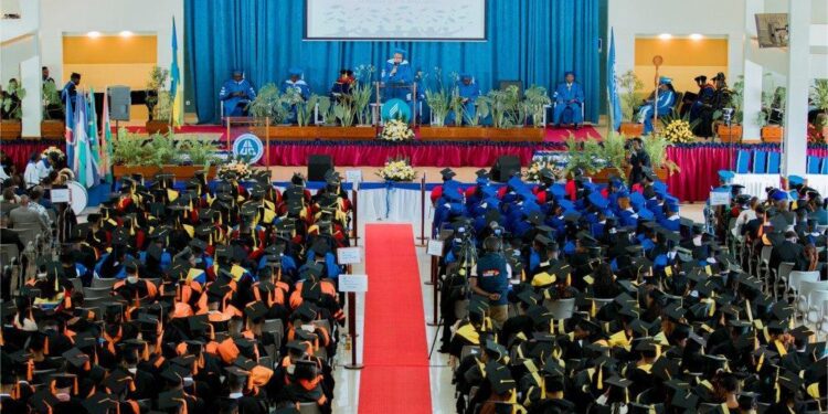 Abagera kuri 500 bahawe impamyabumenyi za Kaminuza muri AUCA