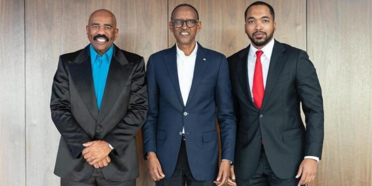 Perezida Kagame yakiriye Steve Harvey wamamaye muri Miss Universe
