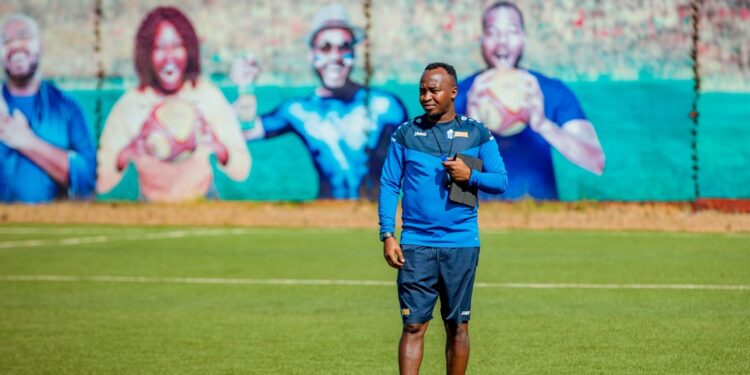 Abatoza ba Rayon Sports y’abagore basezeye ku buyobozi kubera imyenda
