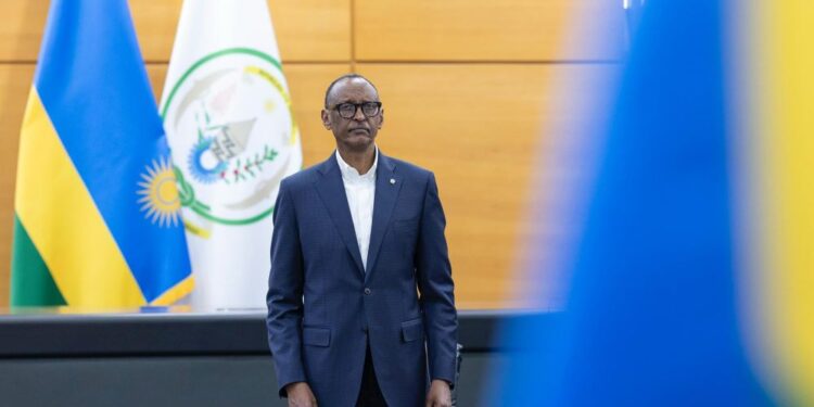 Perezida Paul Kagame yakiriye indahiro y’Umunyamabanga Mukuru wa RIB,Col Pacifique Kayigamba Kabanda