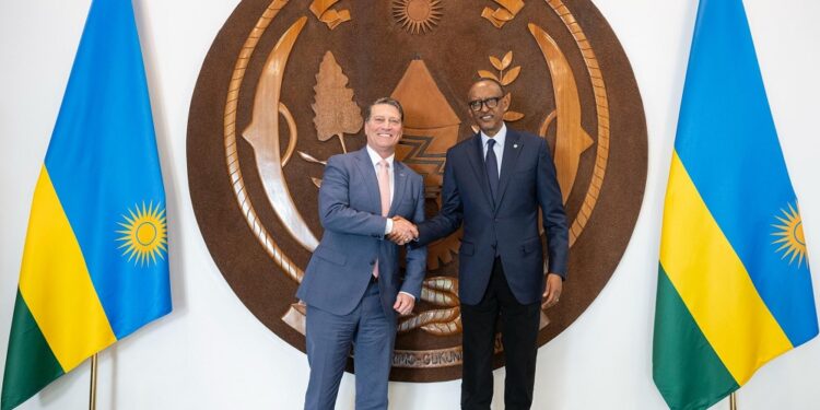 Perezida Paul Kagame yakiriye Umuyobozi wa Komisiyo ishinzwe ubutasi mu Nteko ya Amerika