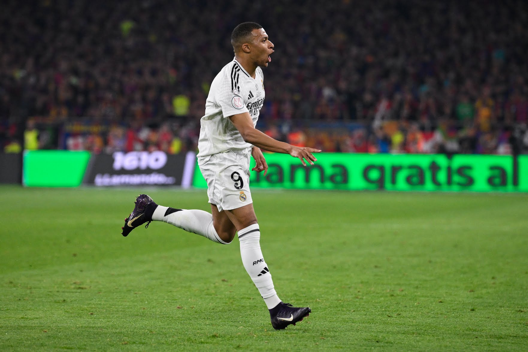 Klyan Mbappe yishimira igitego yari amaze gutsinda
