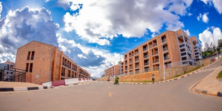 Abaturage bashyikirijwe umudugudu w’ icyitegerezo wa Mpazi