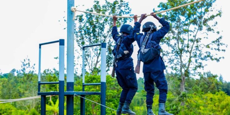 Abapolisi 800 basoje amahugurwa y’ ibanze yihariye