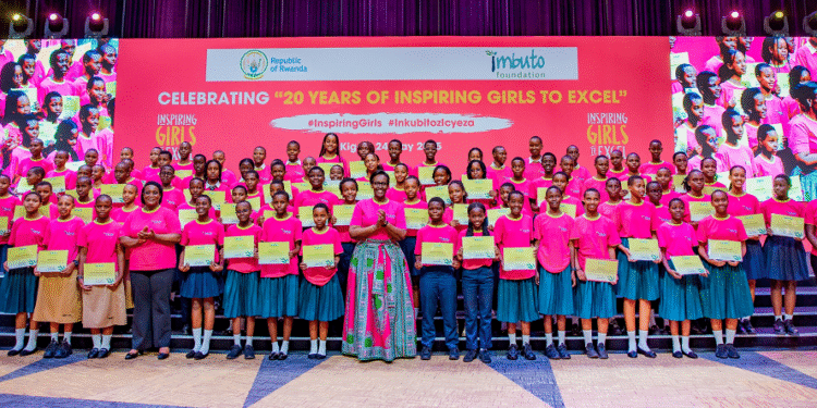 Madame Jeannette Kagame yitabiriye isabukuru y’ imyaka 20 y’ Inkubito z’ Icyeza.