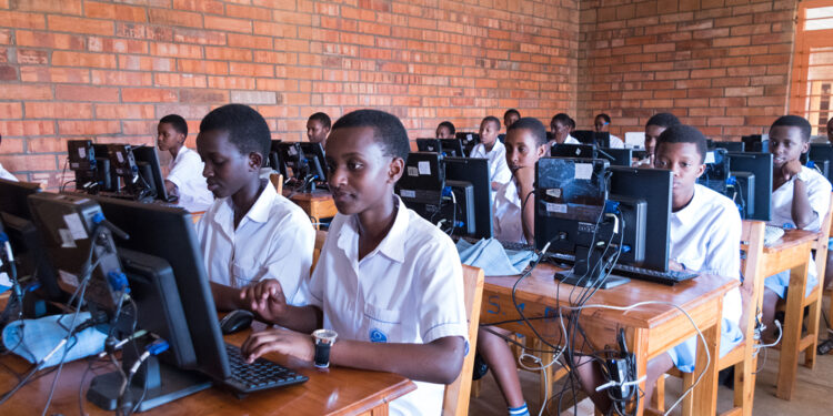 Byinshi ku mpinduka zigiye gukorwa mu myigishirize y’ayisumbuye mu Rwanda