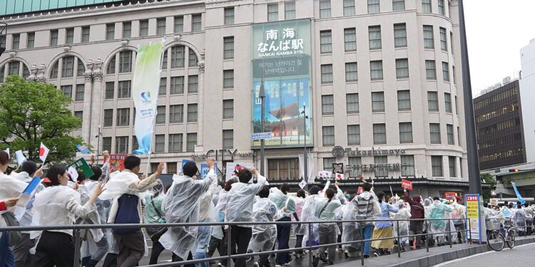 Peace Walk in Osaka Marks 12th Anniversary of World Peace Declaration