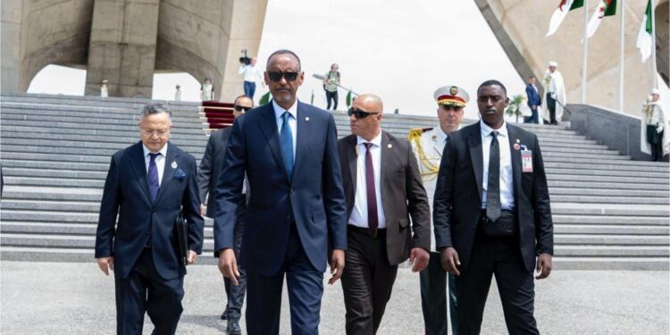Perezida Kagame ari mu ruzinduko muri Algeria.