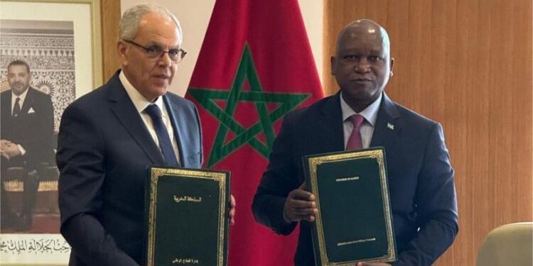 U Rwanda na Maroc byasinyanye amasezerano y’ ubufatanye mu bya Gisirikare.