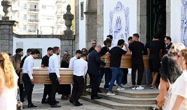 Diego Jota n’ umuvandimwe we bashyinguwe.