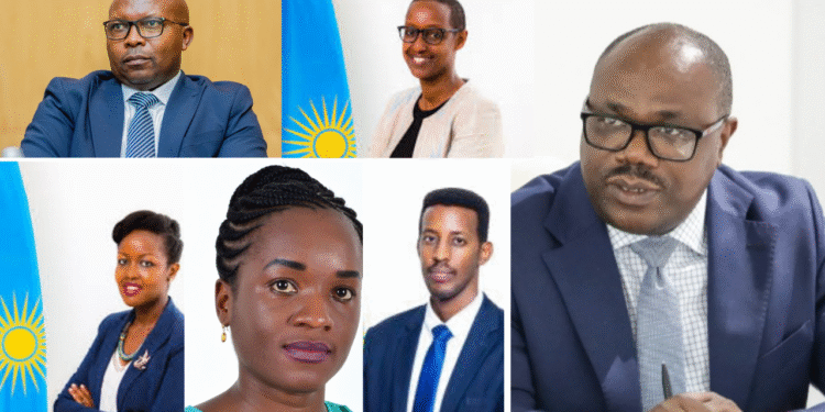 Nyuma ya Minisitiri w’ Intebe mushya, hashyizweho n’ abagize Guverinoma nshya