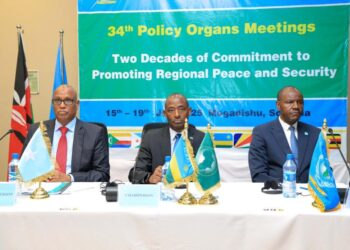 Gen Mubarakh Muganga yitabiriye inama ya 34 ya EASF