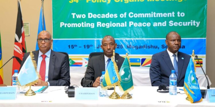 Gen Mubarakh Muganga yitabiriye inama ya 34 ya EASF