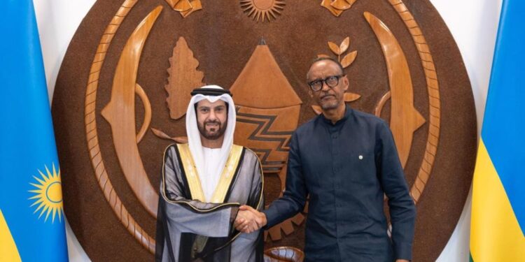 Perezida Kagame yakiriye Ambasaderi w’ Ubufaransa n’ uwa UAE basoje imirimo yabo mu Rwanda