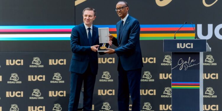 UCI yahaye Perezida Kagame igihembo cy’ Indashyikirwa