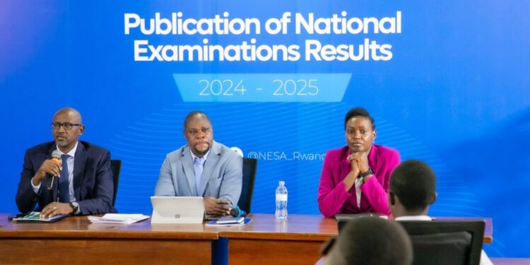 Abanyeshuri 89% batsinze ibizamini bisoza amashuri yisumbuye: Kayonza iyobora mu gutsindisha