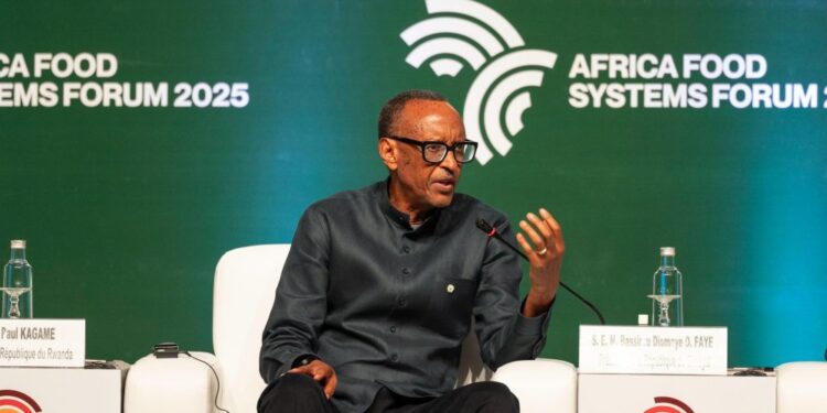 Perezida Kagame yasabye Abanyafurika guhaguruka bagakora kugirango bubake ubukungu burambye