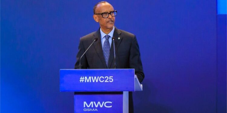 Perezida Kagame yasabye Afurika kuziba icyuho mu ikoranabuhanga kugira ngo ubusumbane n’Isi ntibukomeze kwiyongera