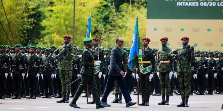 Perezida Kagame yahaye ipeti rya Sous Lieutenant abofisiye bashya 1029 mu Ngabo z’u Rwanda