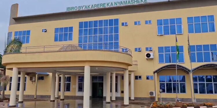 Abashoramari barenga 10 bagiye kubaka amahoteli muri Nyamasheke