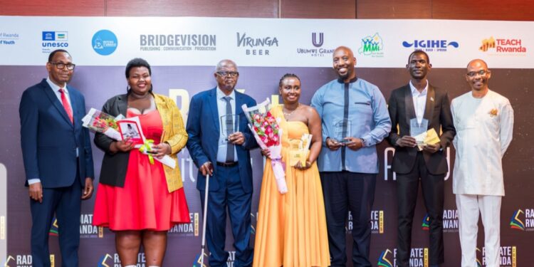 Antoine Mugesera yahawe igihembo cy’umwanditsi mwiza