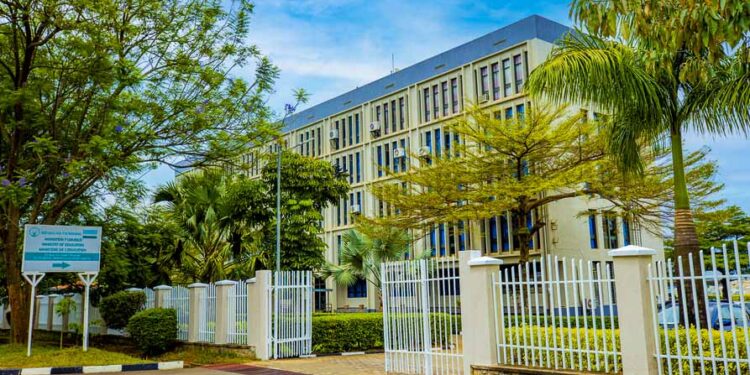 MINEDUC yatangiye guhugura abarimu 38,000 mu Cyongereza