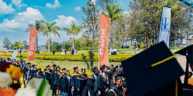 Kaminuza ya AUCA yatanze impamyabumenyi ku banyeshuri 728