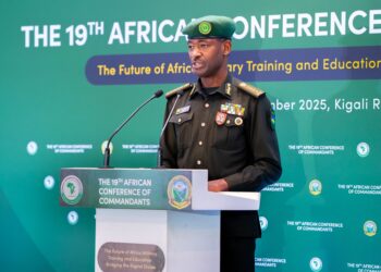 Gen Muganga yasabye amashuri ya gisirikari kwimakaza ikoranabuhanga