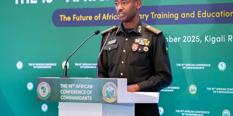 Gen Muganga yasabye amashuri ya gisirikari kwimakaza ikoranabuhanga