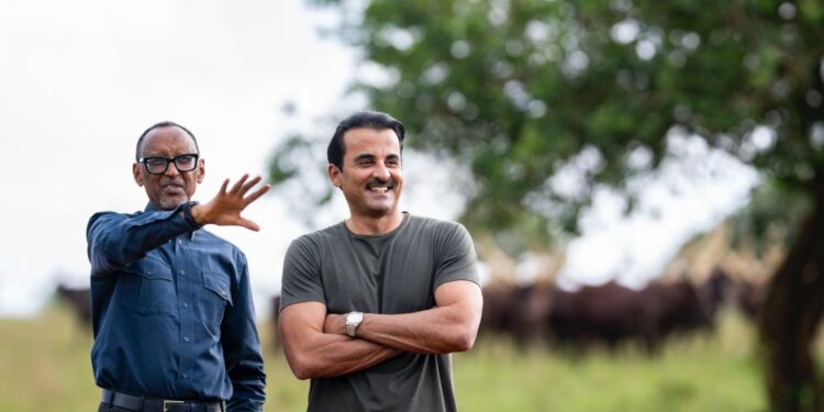 Perezida Kagame yagabiye Emir wa Qatar Inyambo nk’ikimenyetso cy’ubushuti bukomeye