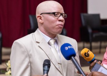 Iki gitabo kigenewe Abakristo bo mu matorero yose – Dr Nicodème Hakizimana