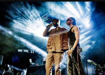 Mike Kayihura na Kivumbi King bashimishije abitabiriye igitaramo bafatanyije