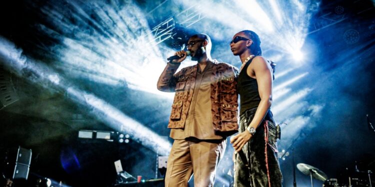 Mike Kayihura na Kivumbi King bashimishije abitabiriye igitaramo bafatanyije