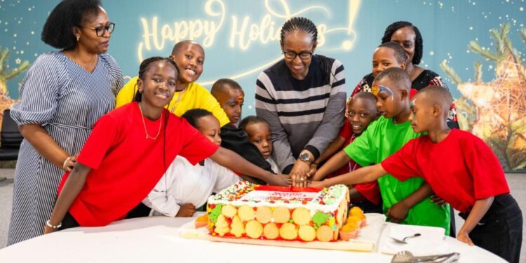 Madame Jeannette Kagame yakiriye abana mu birori by’ iminsi mikuru