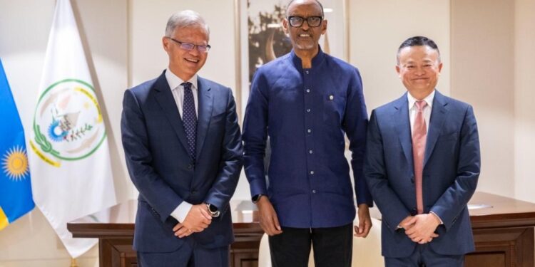 Perezida Kagame yakiriye Jack Ma wa Alibaba na Jerry Yang wa Yahoo