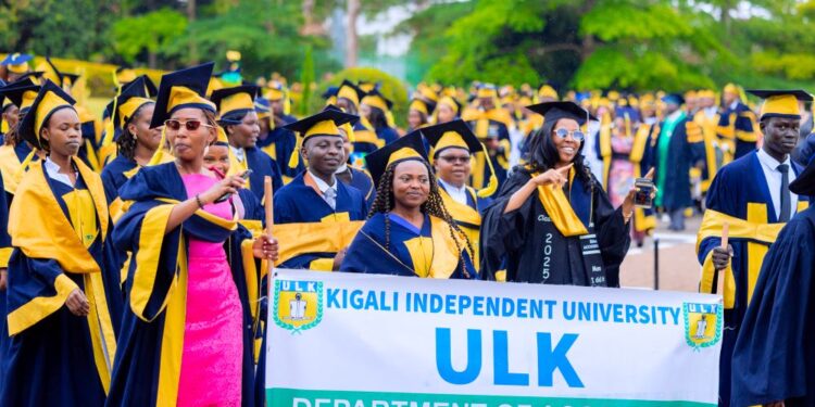 Abasaga 1500 basoje amasomo muri ULK