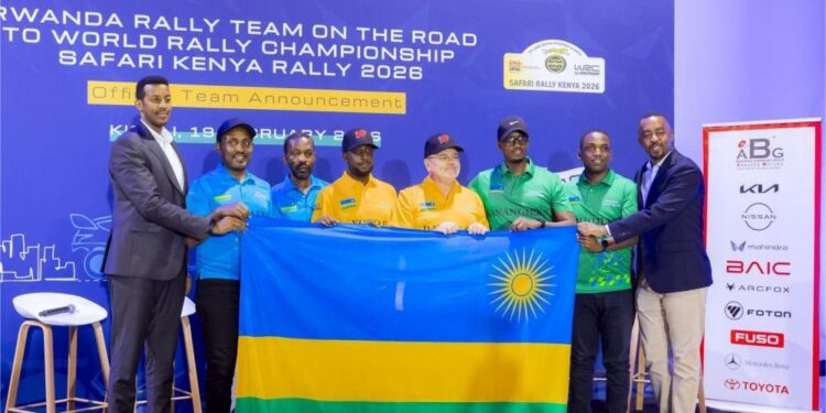 Rally: Minisitiri Rwego yashyikirije ibendera abagiye guhagararira u Rwanda mu irushanwa