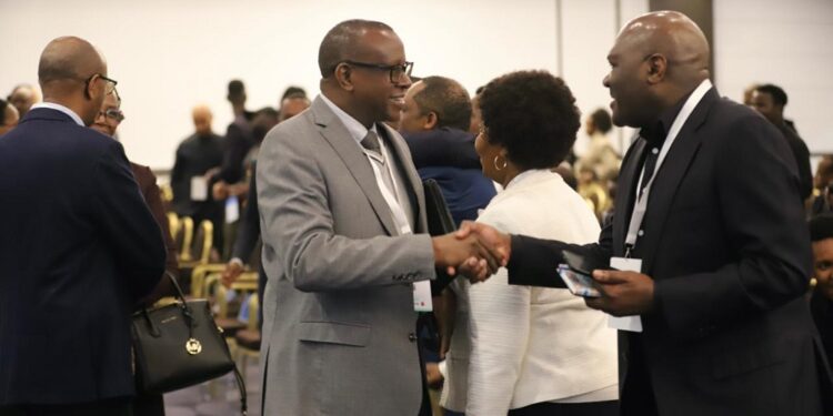 Minisitir Bizimana yaganiriye n’ urubyiruko rw’ abanyarwanda ruba i Burayi