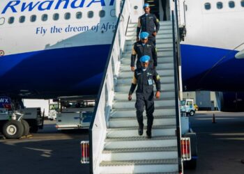 Abapolisi bavuye mu butumwa bw’amahoro muri Centrafrique bakiriwe, babisikana na bagenzi babo bagiyeyo