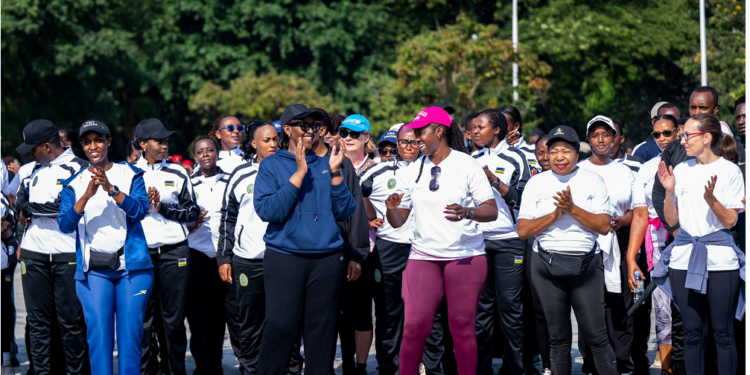 Madamu Jeannette Kagame  yitabiriye Car Free Day  yahariwe kwizihiza Umunsi w’Abagore