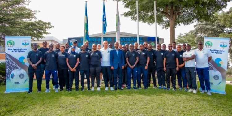 Abagore batanu mu batoza batangiye amasomo ya Licence A ya CAF’ mu Rwanda