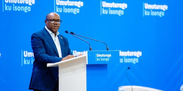 Min. Dr. Nsengiyumva yasabye abayobozi gukorera hamwe no kunoza serivisi