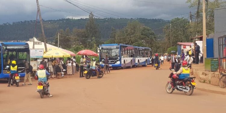 Kinyinya: Abaturage bahangayikishijwe na gare itagira ubwiherero rusange