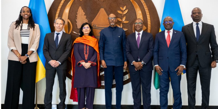 Perezida Kagame yaganiriye n’abayobozi muri OMS na GAVI ku guteza imbere ubuzima mu Rwanda