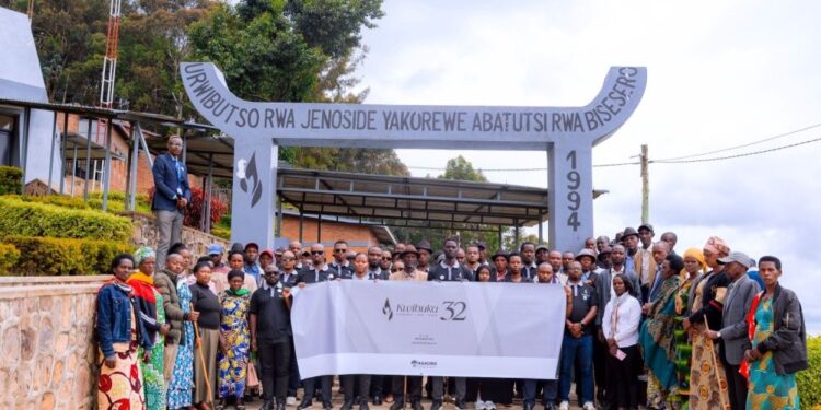 Kwibuka: Abakozi b’Agaciro Development Fund basuye Urwibutso rwa Bisesero