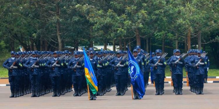 Perezida Kagame yazamuye mu ntera Abapolisi basaga 5000
