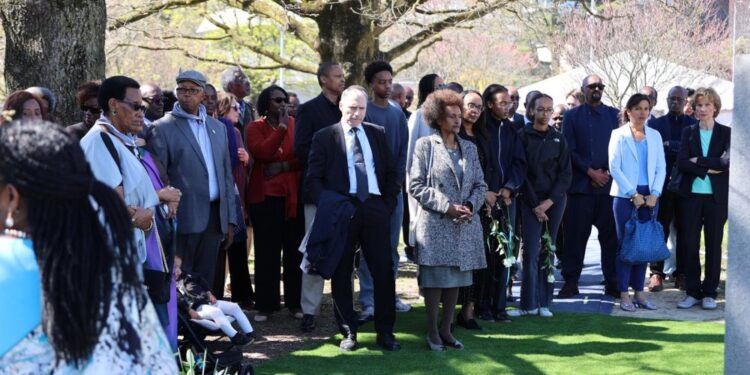 Abanyarwanda baba muri Autriche bibutse ku nshuro ya 32 Jenoside yakorewe Abatutsi