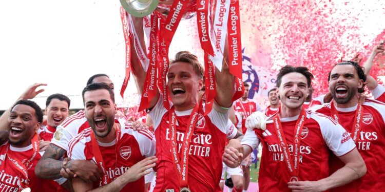Arsenal yashyikirijwe igikombe cya Premier League 2025/26