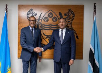Perezida Kagame yatangiye uruzinduko rw’akazi muri Botswana