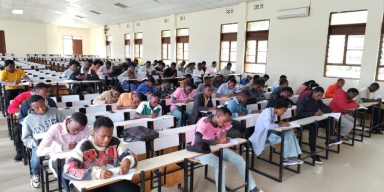 Kaminuza zo mu Rwanda zitabiriye amarushanwa yo kwandika no gusoma